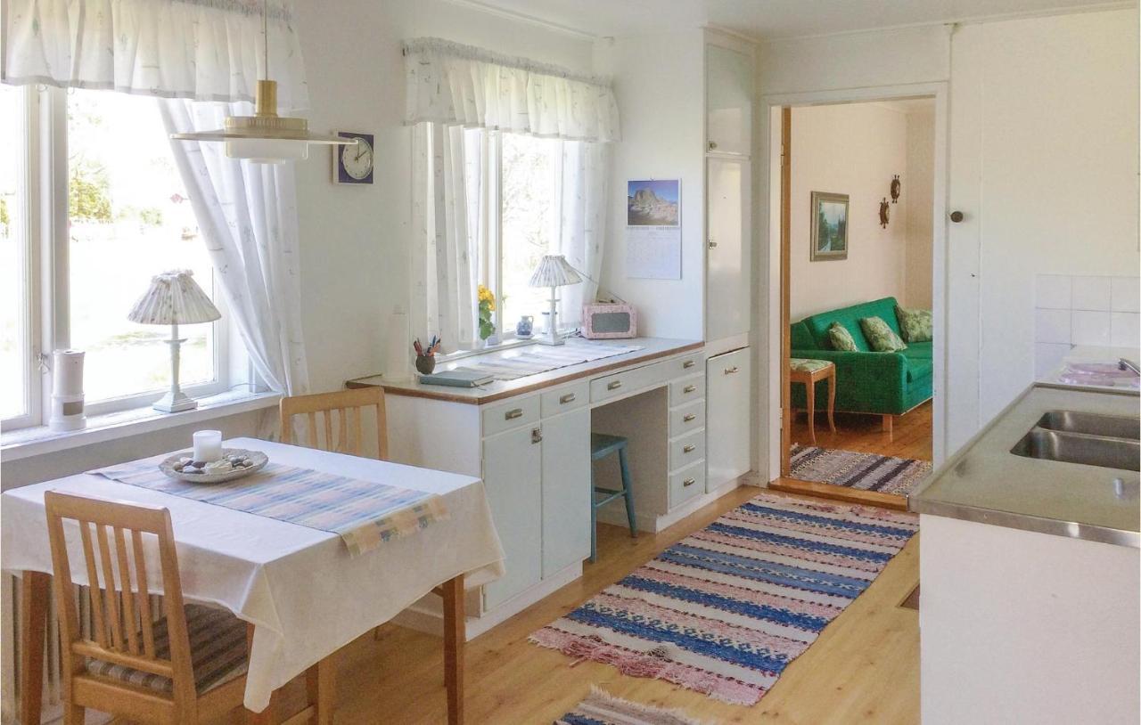 1 Bedroom Beautiful Home In Lidkoeping Sjovik  Exterior photo